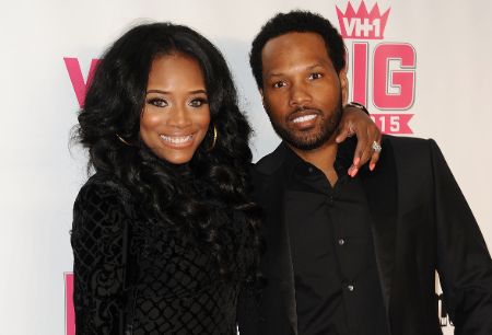yandy and mendeecees in all black outfit huggin each other 